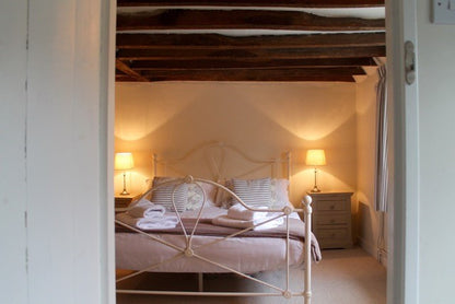 The Milkhouse (sleeps 2-4) **2 adults & 2 children under 12yrs**